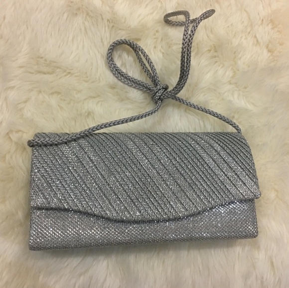 Clutch - Picture 3 of 4